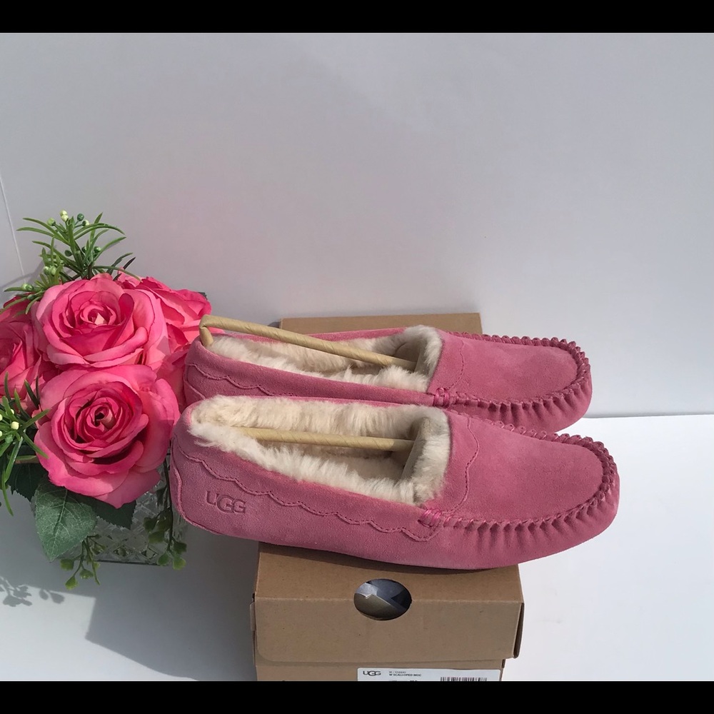 UGG Scalloped Moc - Picture 4 of 10